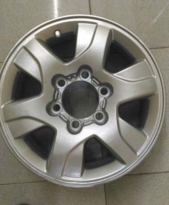 Picture of Mâm Toyota Hilux lắp lốp 245/70R16