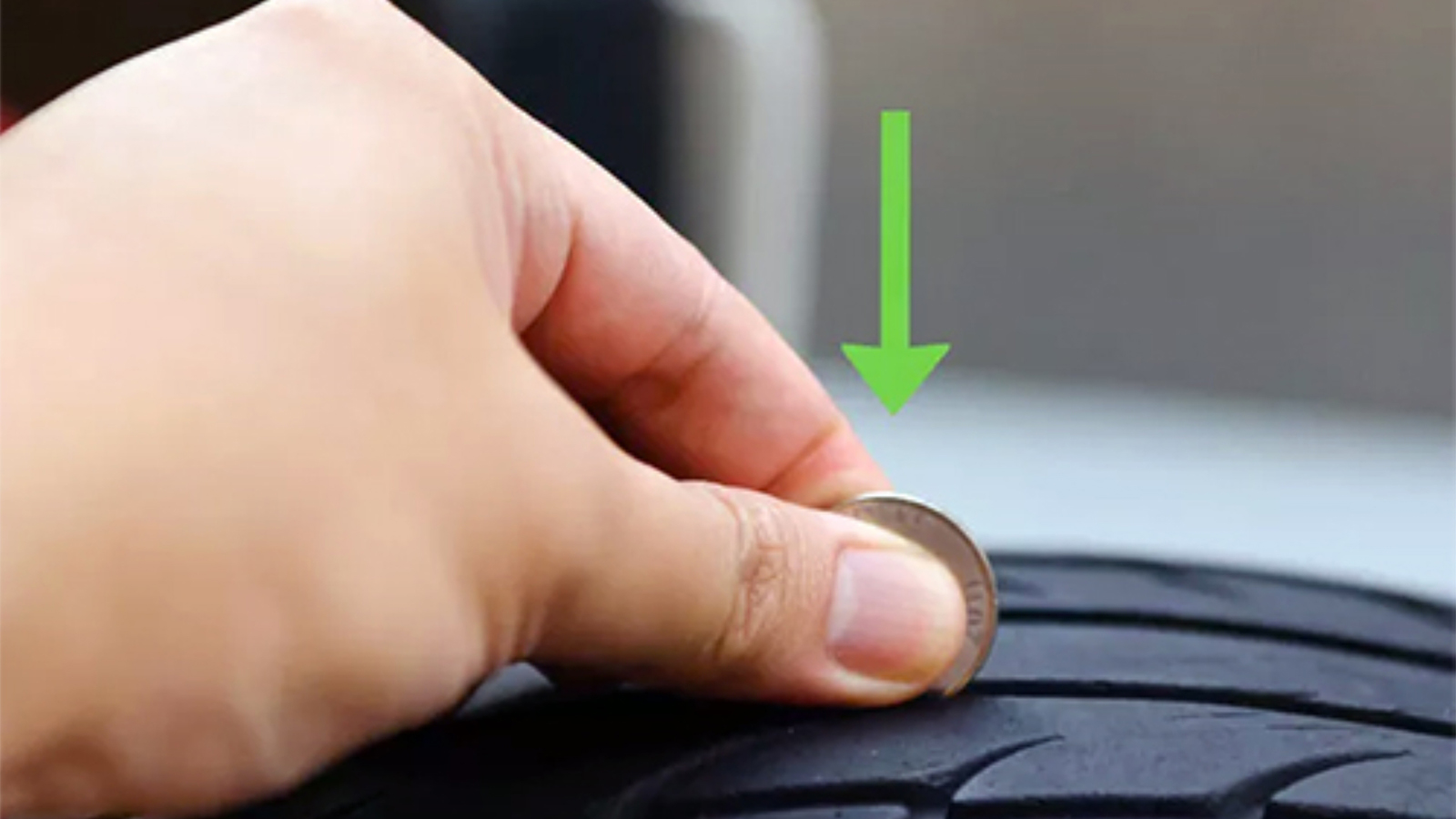 Kiểm tra độ mòn của lốp bằng đồng xu