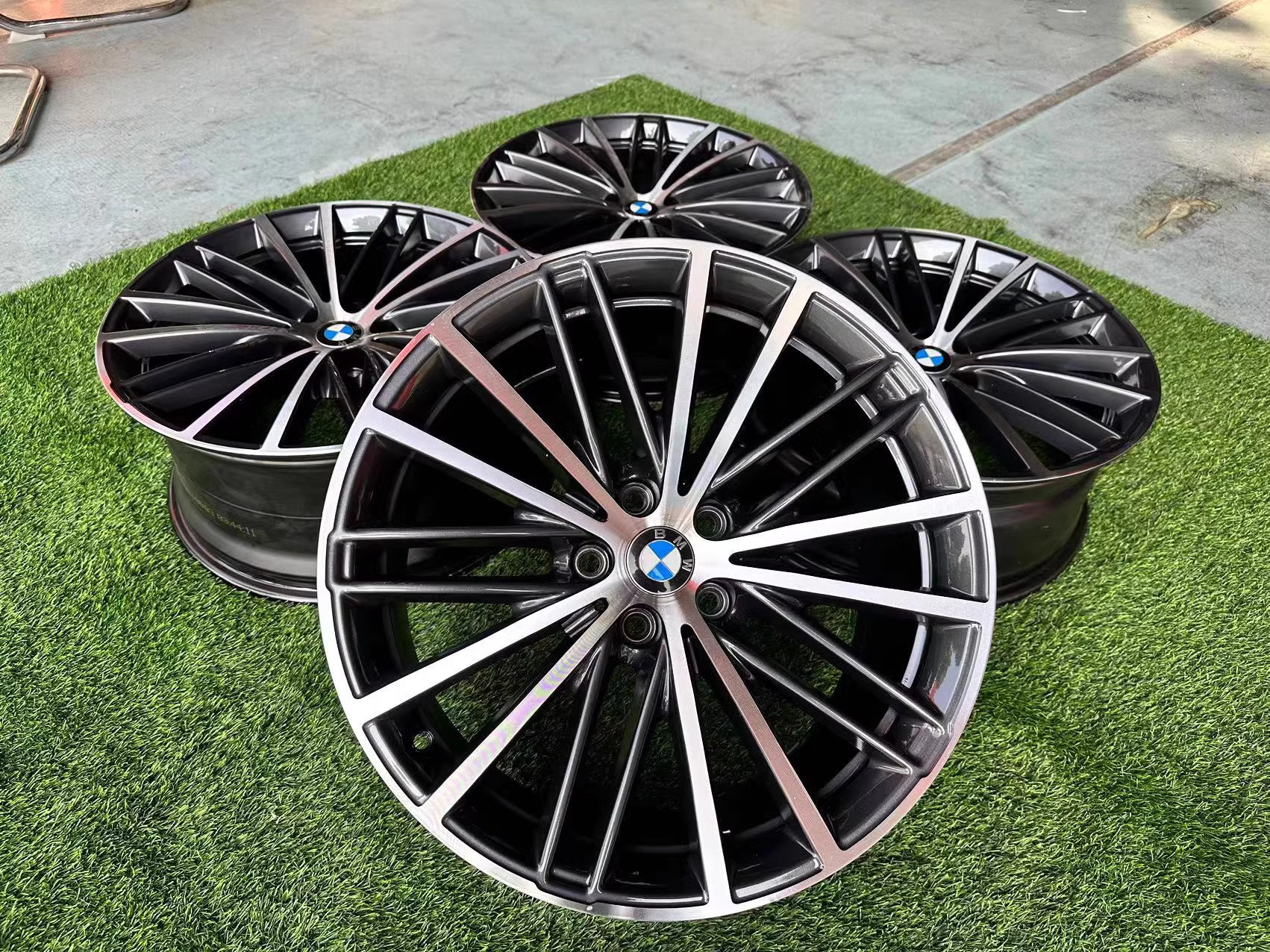 Mâm lazang BMW 520i 2024 19 inch xịn tháo xe 245/40R19, 275/35R19