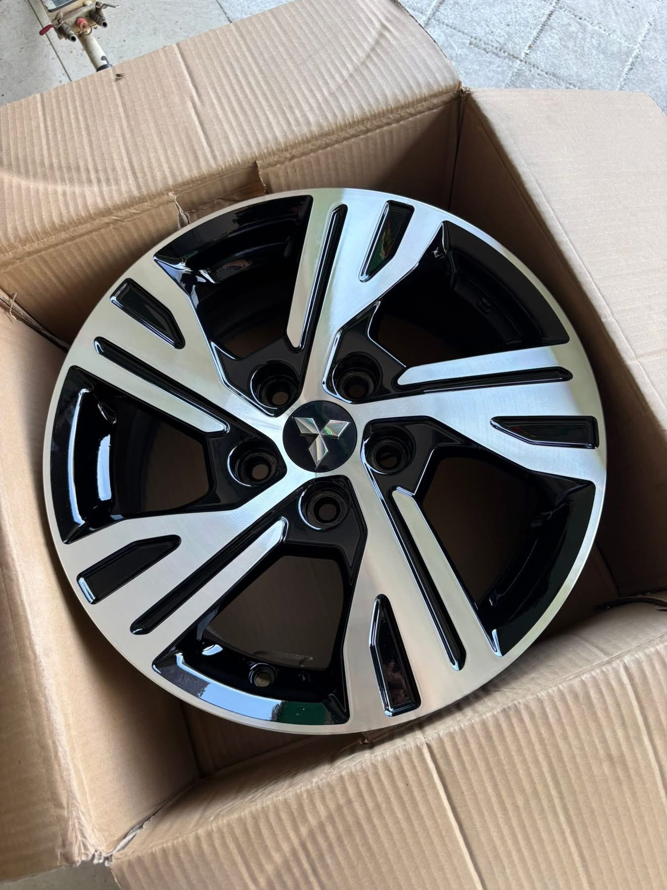 Bộ mâm lazang Mitsubishi Xpander 16 inch lắp lốp 205/55R16