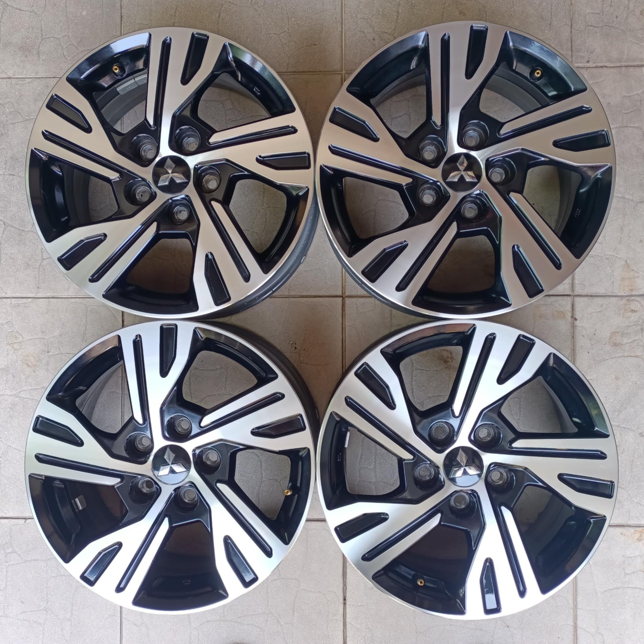 Bộ mâm lazang Mitsubishi Xpander 16 inch lắp lốp 205/55R16