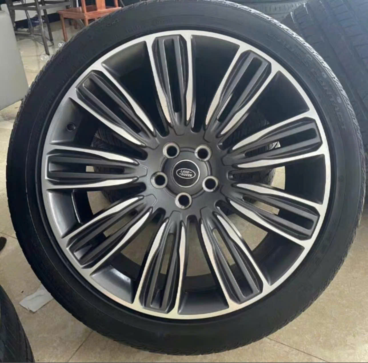 Mâm lazang Land Range Rover Velar 22 inch lắp lốp 265/40R22