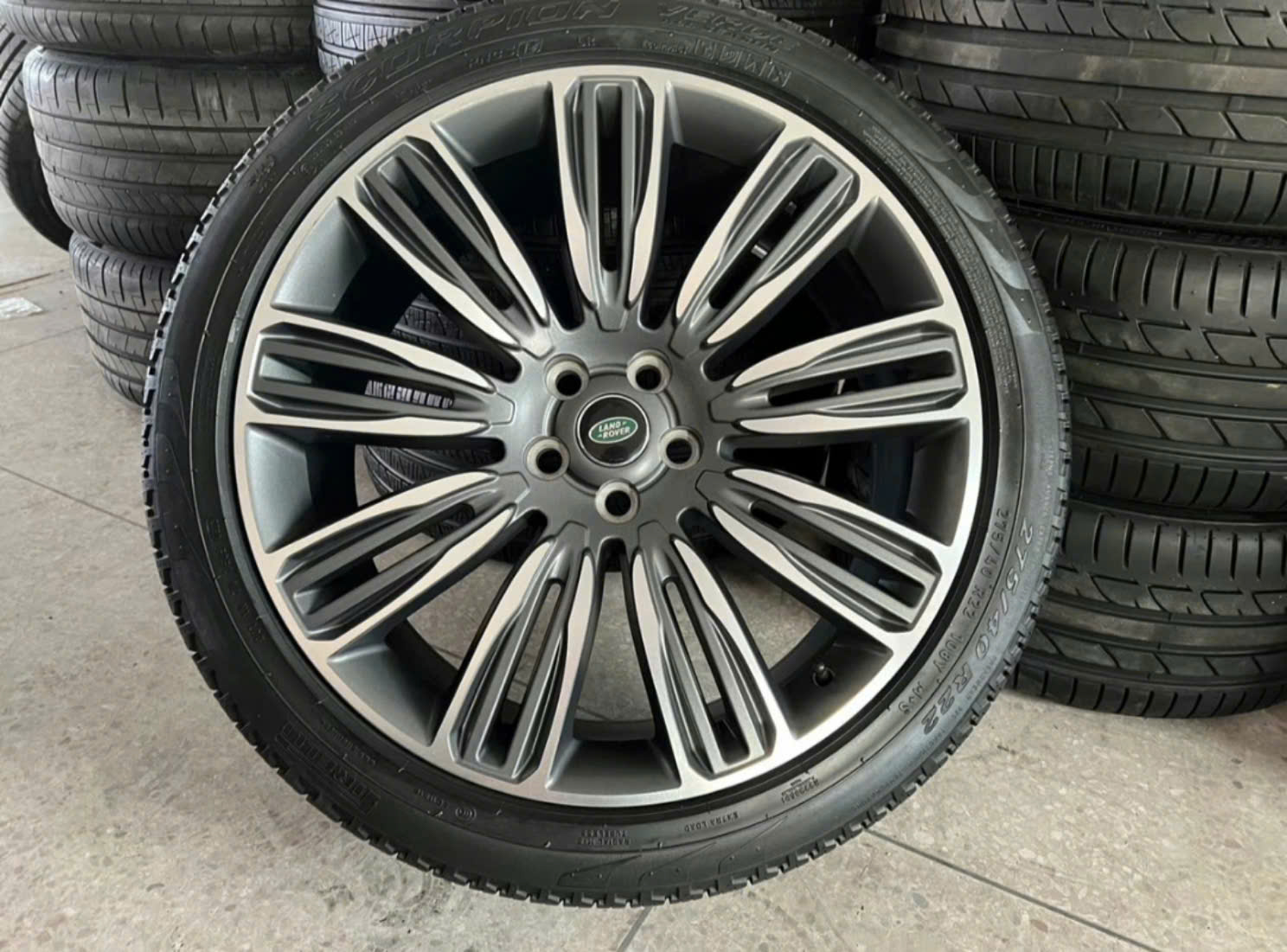 Mâm lazang Land Range Rover Velar 22 inch lắp lốp 265/40R22