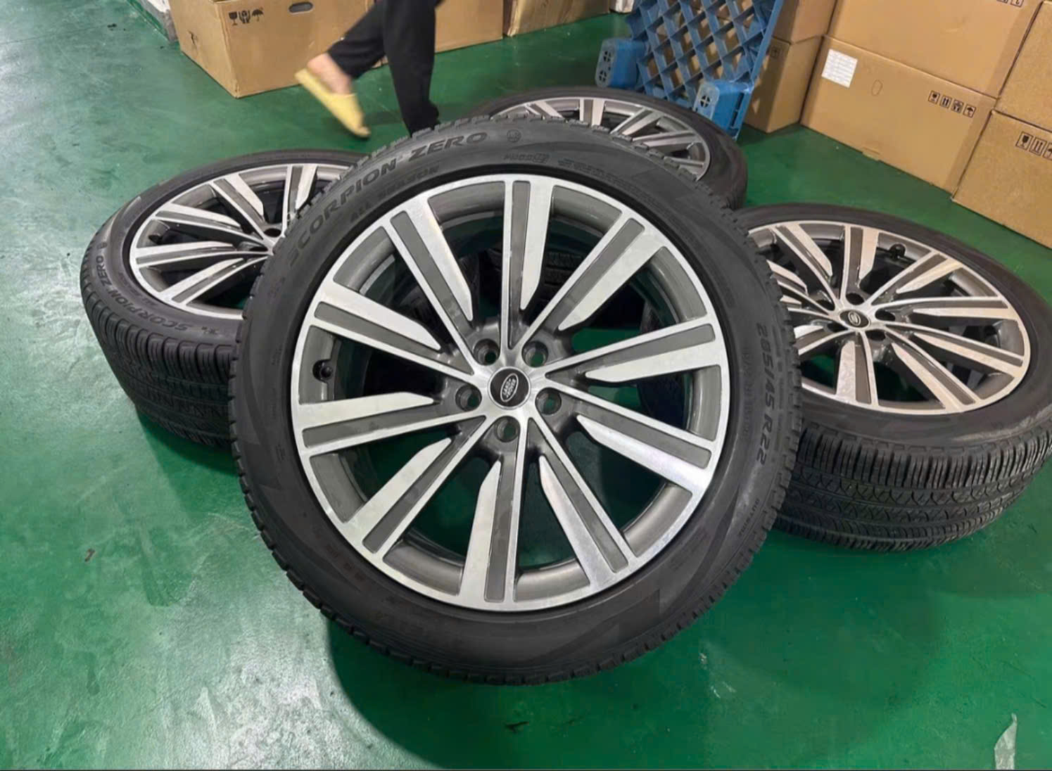 Mâm lazang Land Range Rover Velar 22 inch lắp lốp 265/40R22