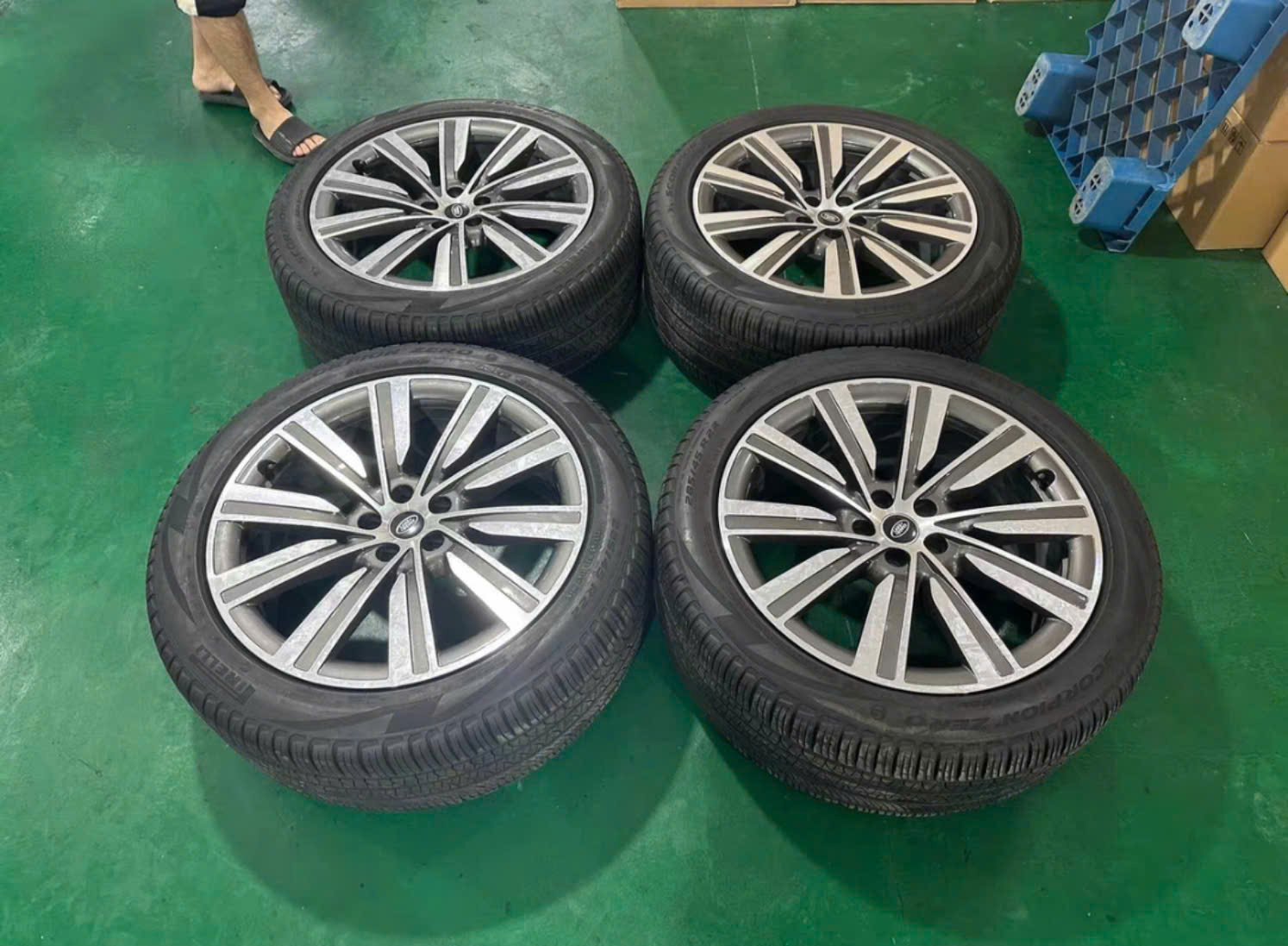 Mâm lazang Land Range Rover Velar 22 inch lắp lốp 265/40R22