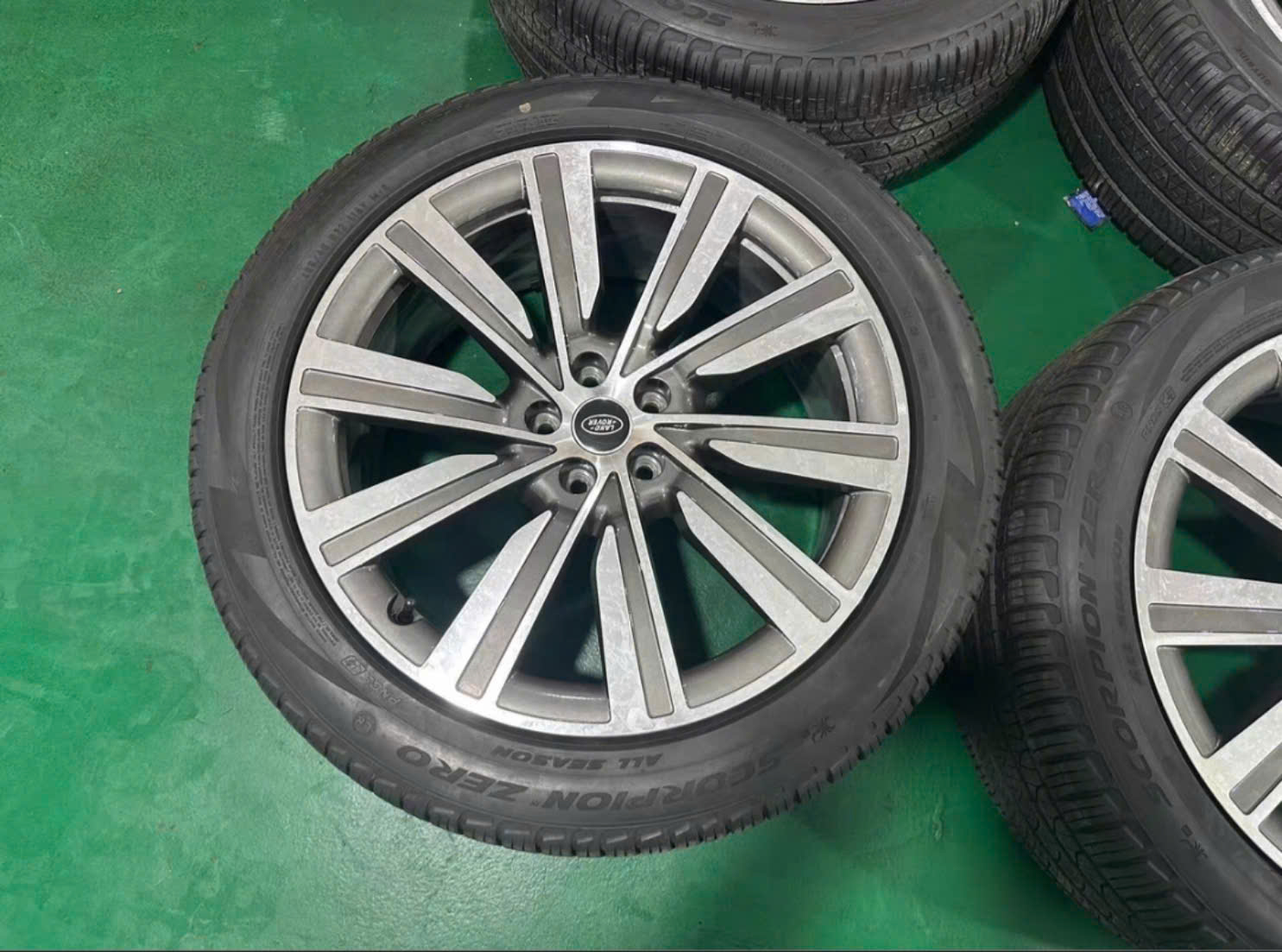 Mâm lazang Land Range Rover Velar 22 inch lắp lốp 265/40R22