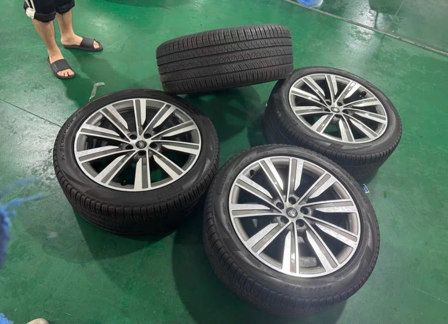 Mâm lazang Land Range Rover Velar 22 inch lắp lốp 265/40R22