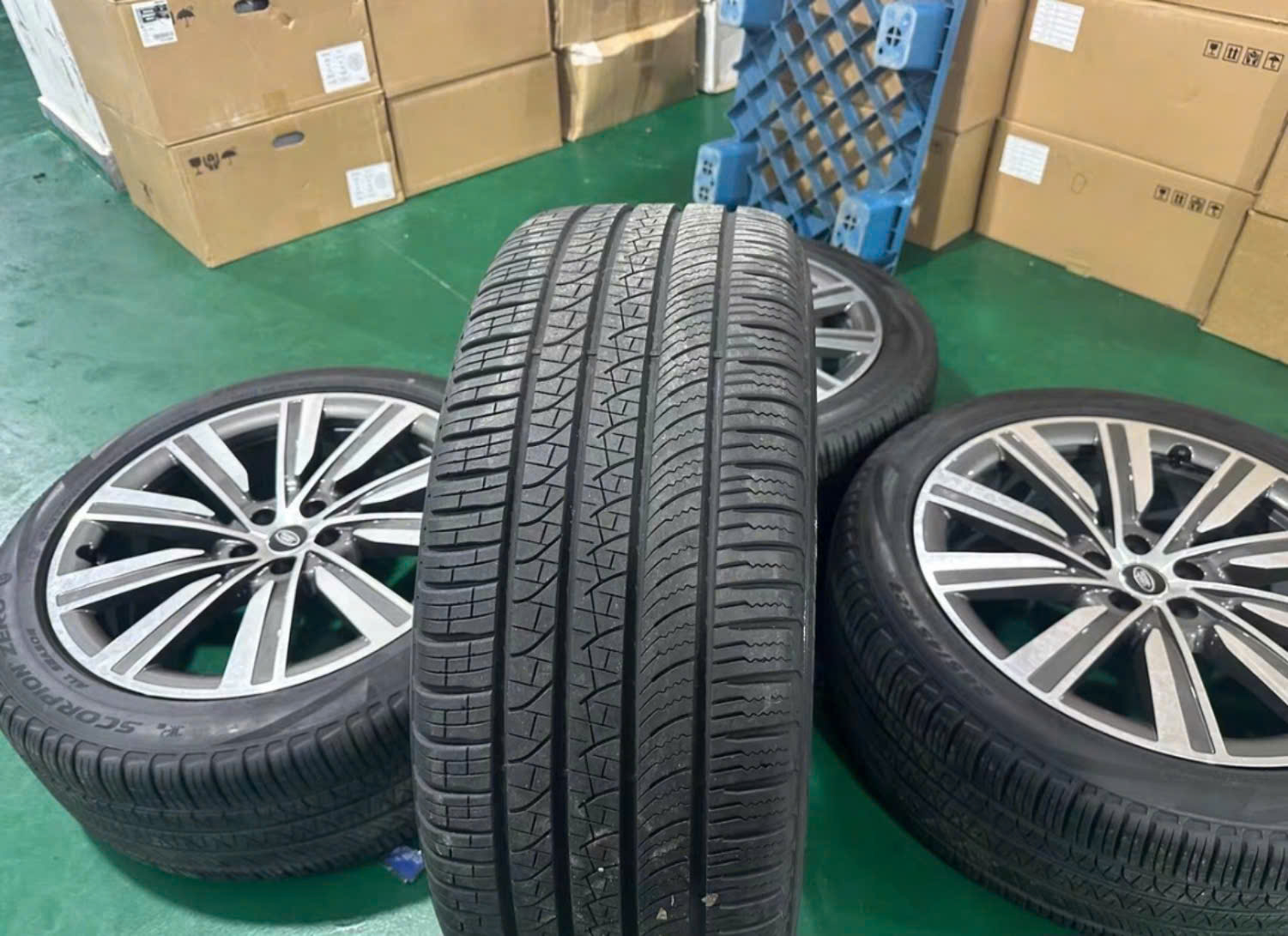 Mâm lazang Land Range Rover Velar 22 inch lắp lốp 265/40R22